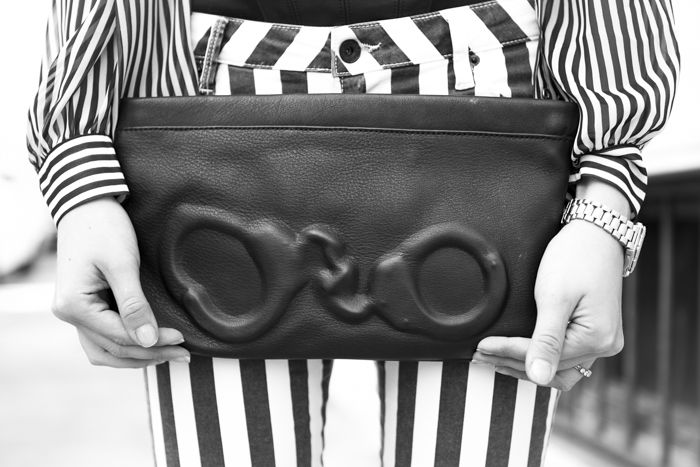 thecablook fashion blog darya kamalova street style guess stripes trend 2013 ss black and white hm necklace vlieger&vandam clutch black leather asos wedgesgiant vintage glasses-35