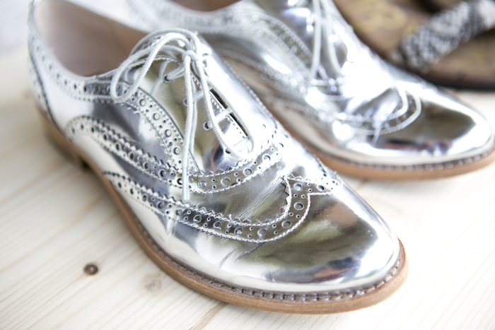 thecablook-darya-kamalova-fashion-blog-street-style-sam-edelman-oxford-mirrior-siler-flats-sandals-trend-2