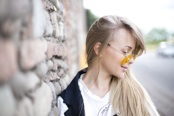 thecablook darya kamalova fashion blog street style trend dolce and gabbana sicily lemon yellow bag giant vintage sunglasses sunnies karl lagerfeld t shirt choies sheinside ripped pants black be and d heels print sneakers backstage bracelet-25