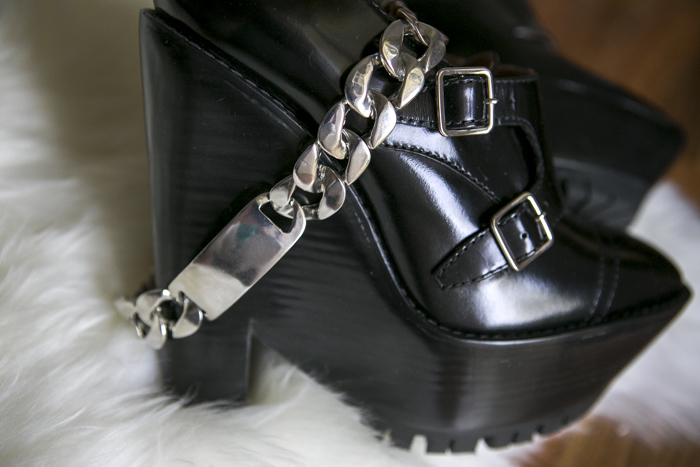 thecablook fashion blog darya kamalova street fashion burberry prosum booties straw black leather asos earcuff-12