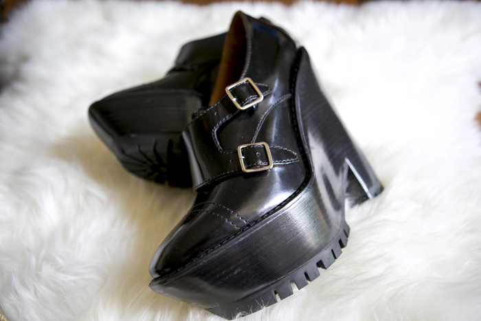 thecablook fashion blog darya kamalova street fashion burberry prosum booties straw black leather asos earcuff-7