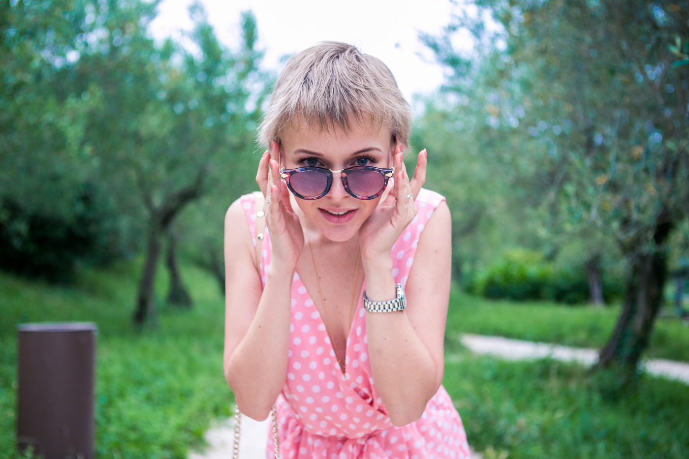 thecablook darya kamalova fashion blog street style sirmione italy verona jumpsuit rompers polka dots pixie cut short hair zanotti sandals rebecca minkoff bag vj style sunnies sunglasses outfit-136