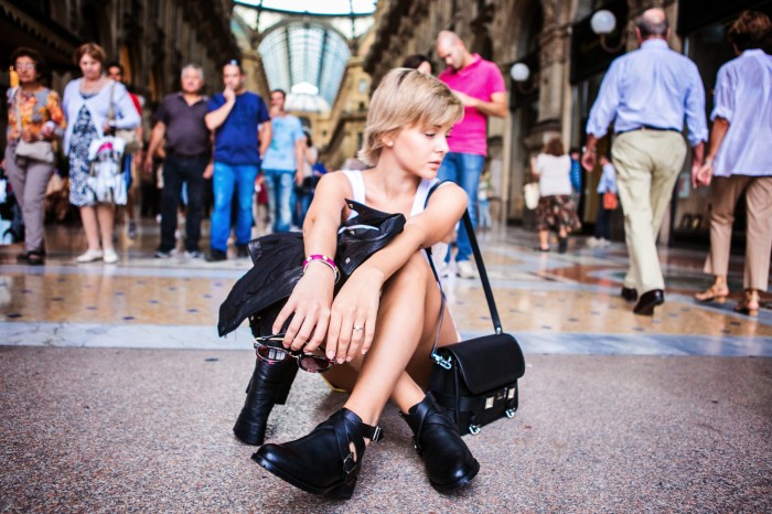 darya kamalova thecablook com fashion blog street style pixie hair cut blonde vipi creation bershka cut out boots leather shorts mr gugu top rip diet proenza schouler ps11 black bag leather jacket baldinini view friendship outfit-44 копия