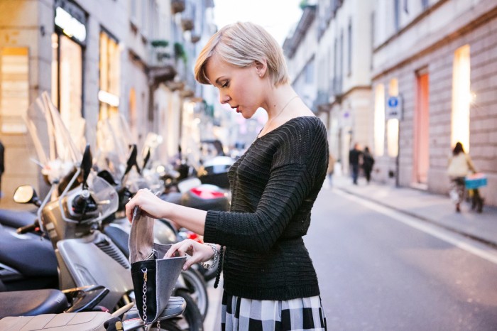 darya kamalova thecablook com fashion blog street style pixie hair cut blonde van cleef arpels event in milan diamonds asos check skirt river island sweater dvf lips flirty bag booties black ootd outfit-78 копия