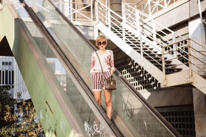 darya kamalova thecablook com fashion blog street style pixie hair cut blonde vj style striped shorts phillip lim 3.1 mini pashli bag taupe floral shirt boutique 9 heels giant vintage sunglasses gogo philip star necklace ootd outfit копия