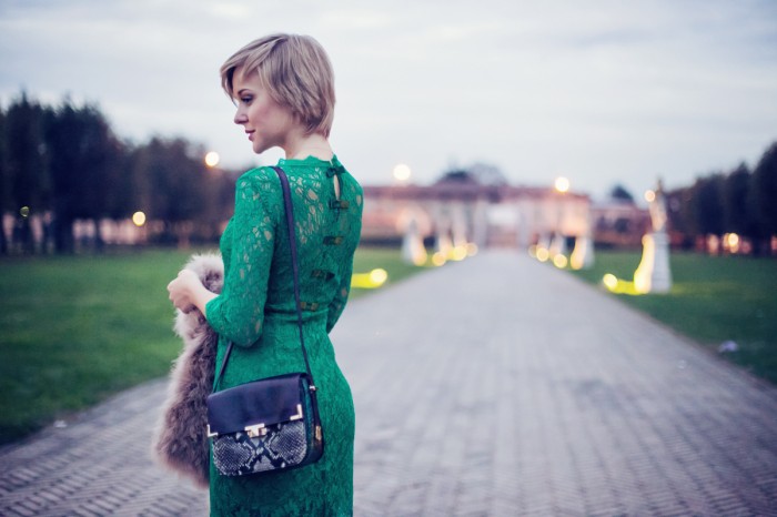 darya kamalova thecablook fashion blog street style outfit ootd infiniteen dress ysl sandals rebecca minkoff shoulder bag green lace video outfit pixie short haitcut blogger russian in italy-7 копия
