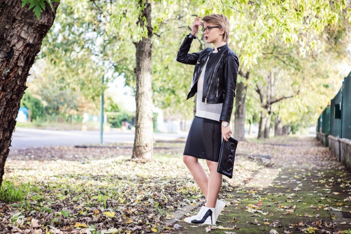 darya kamalova thecablook fashion blog street style outfit ootd pixie short hair russian blogger italy asos skirt casual chic leather bra be and d heel sneakers leather biler jacket vlieger vandam clutch-3 копия