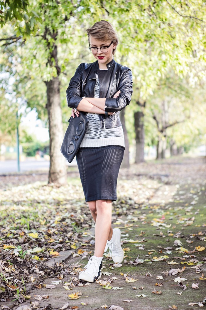darya kamalova thecablook fashion blog street style outfit ootd pixie short hair russian blogger italy asos skirt casual chic leather bra be and d heel sneakers leather biler jacket vlieger vandam clutch-7 копия