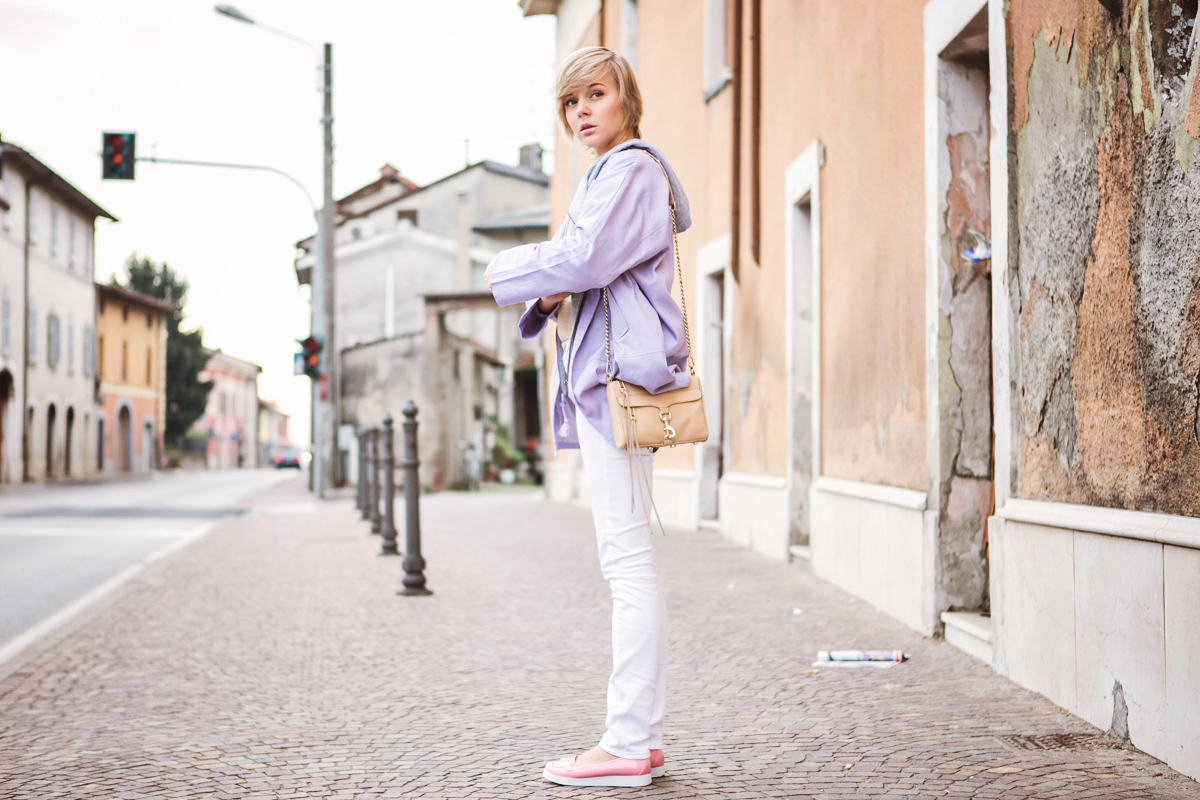 1darya kamalova thecablook fashion blog russian blogger italy moda street style pixie short hair fashion blogger infiniteen double jacket pastel colour outfit asos white denim jeans rebecca minkoff mini mac bag pink shoes flat stefanet beige top-2