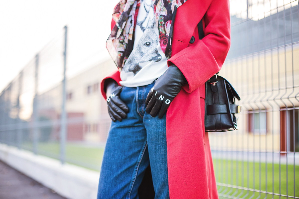 darya kamalova thecablook fashion blog russian blogger italy moda street style pixie short hair fashion blogger asos red long coat boyfriend beanie stunning gloves roses scarf jeand levis proenza schouler ps11 bag cheap monday sneakers-22 копия