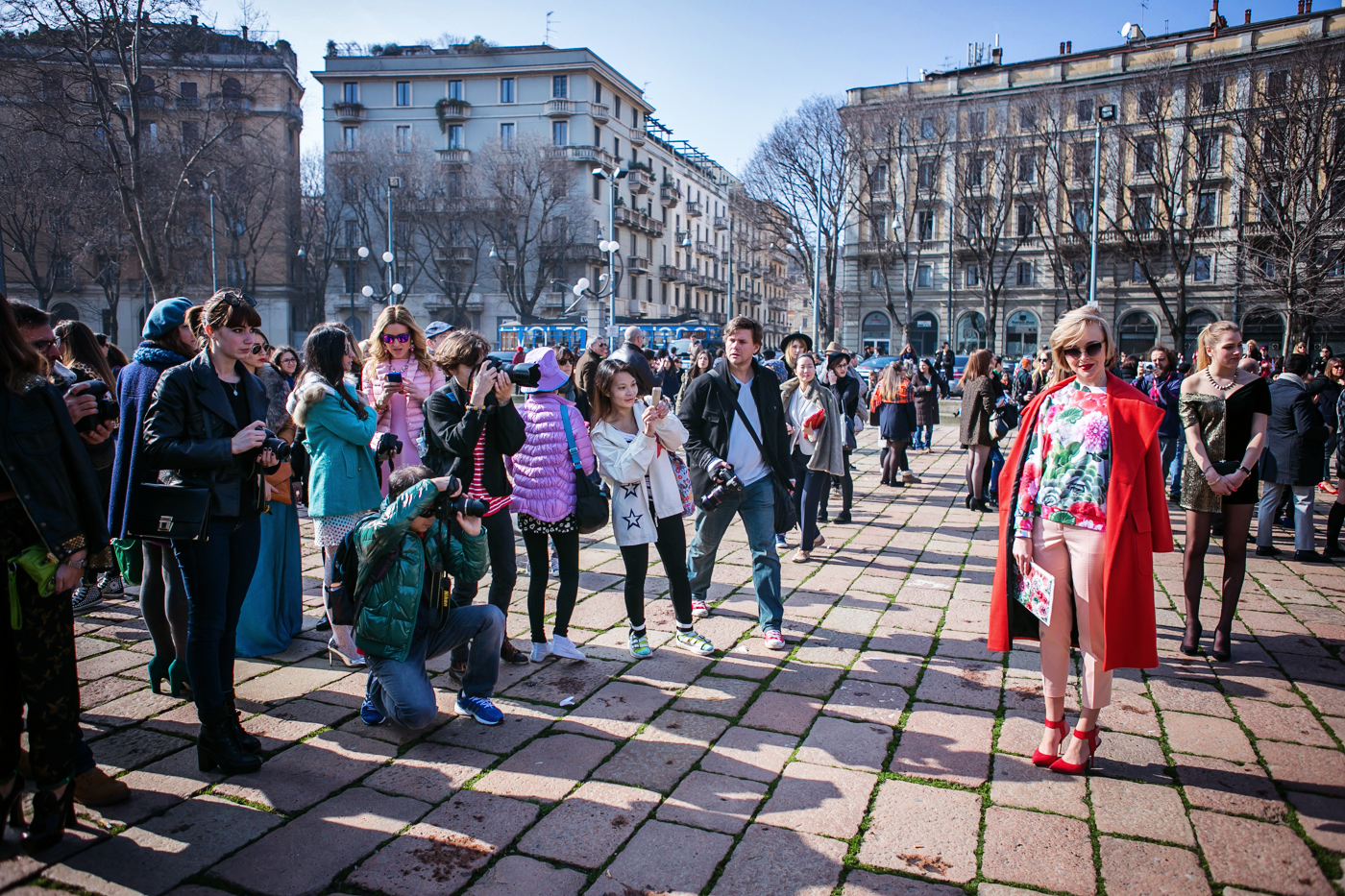 thecablook darya kamalova russian italian fashion blogger blonde short hair pixie cut street style whats inside you by eleonora carisi outfit asos long red coat steven heels shopbop milan fashion week aw14 15 arco della pace just cavalli-14 copy