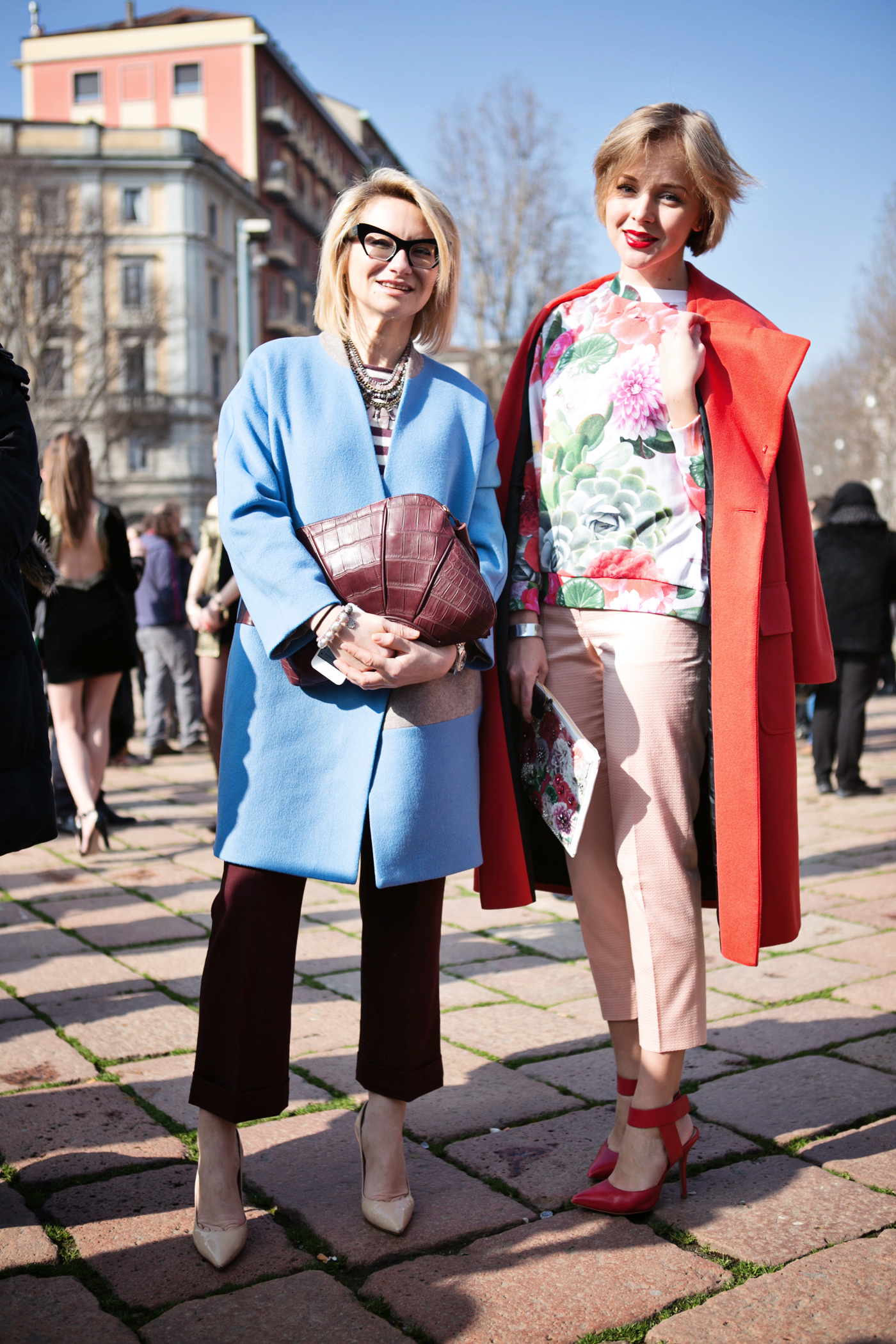 thecablook darya kamalova russian italian fashion blogger blonde short hair pixie cut street style whats inside you by eleonora carisi outfit asos long red coat steven heels shopbop milan fashion week aw14 15 arco della pace just cavalli-17 copy