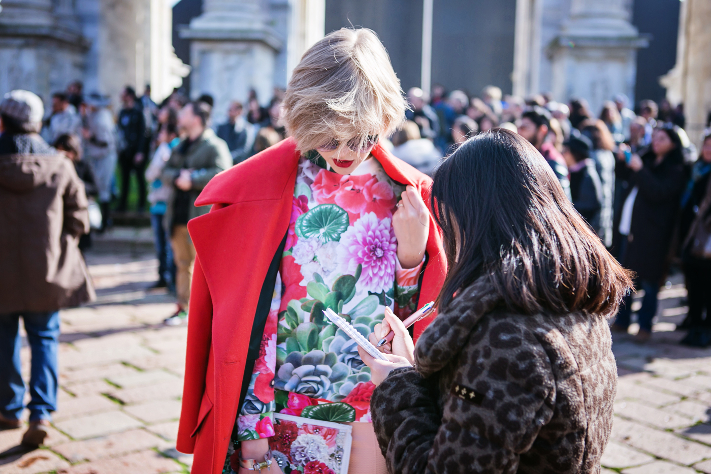 thecablook darya kamalova russian italian fashion blogger blonde short hair pixie cut street style whats inside you by eleonora carisi outfit asos long red coat steven heels shopbop milan fashion week aw14 15 arco della pace just cavalli-20 copy
