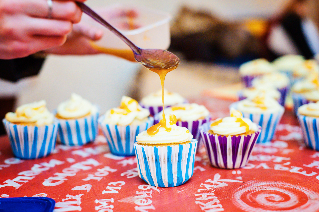 how to make cupcakes and decorate them