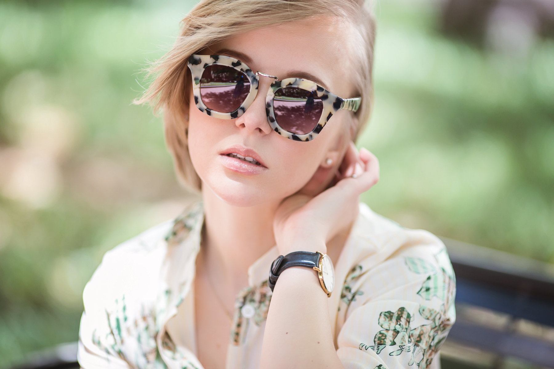 darya kamalova from thecablook in dallas texas is wearing beige pants and beige shirt with green leaves with marni retro ctutch and asos handmade sunglasses-49 copy